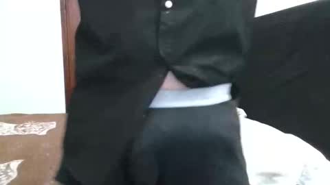 fonzi_flores online show from November 9, 6:50 am