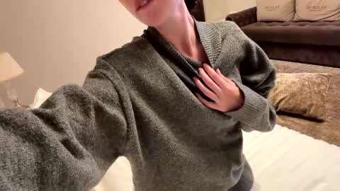 Snapshot of forbiddennvelvet chatting on September 25, 4:58 pm forbiddennvelvet online show from September 25, 4:58 pm