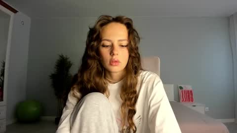 Snapshot of fox_beauty chatting on September 30, 1:49 am Kira online show from September 30, 1:49 am