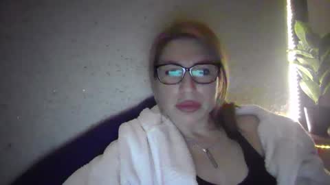 fox_red_lady7 online show from March 12, 8:41 pm