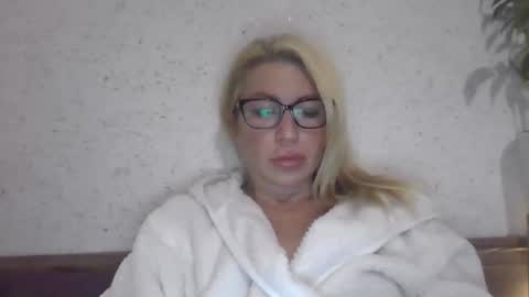 fox_red_lady7 online show from October 16, 9:24 pm