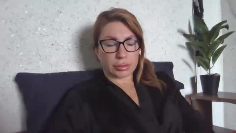 fox_red_lady7 online show from March 10, 9:23 am