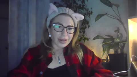 fox_red_lady7 online show from March 1, 3:49 pm