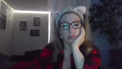 fox_red_lady7 online show from March 1, 8:21 pm