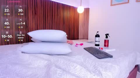 foxy_kylie online show from March 7, 9:48 pm