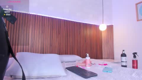 foxy_kylie online show from March 8, 2:15 am