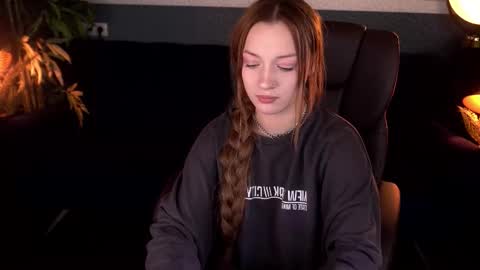 Maya online show from November 18, 3:15 pm