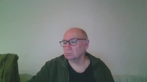 Snapshot of fra94 chatting on February 7, 12:09 am fra94 online show from February 7, 12:09 am
