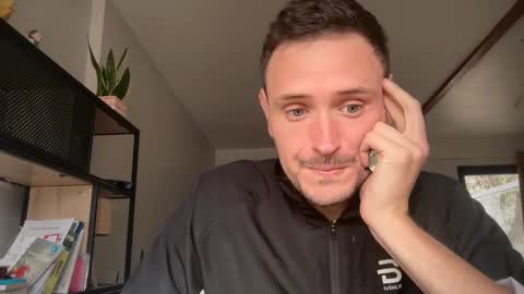 Snapshot of fraisetagada359 chatting on November 2, 11:10 am fraisetagada359 online show from November 2, 11:10 am