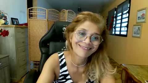 francelune online show from May 2, 12:00 pm