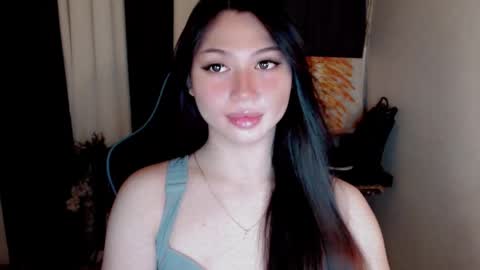Snapshot of francine_moore chatting on December 9, 2:56 am Francine online show from December 9, 2:56 am
