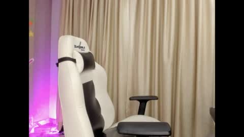 francis_20 online show from May 1, 2:11 pm