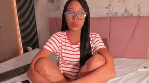 Laura online show from July 30, 9:04 pm