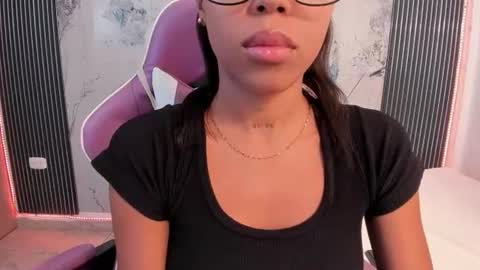 Laura online show from June 25, 7:19 pm