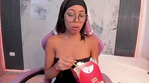Laura online show from July 10, 7:40 pm
