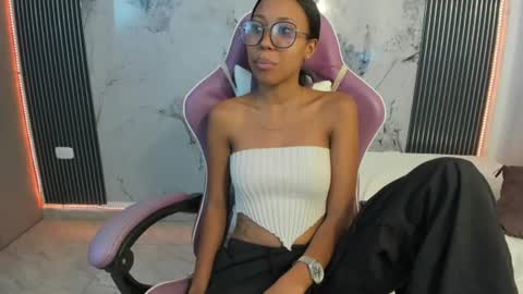 Laura online show from July 1, 7:22 pm
