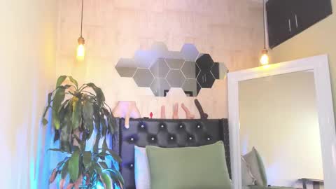 Fransheska online show from February 18, 1:44 pm