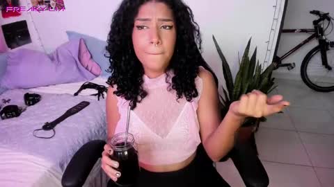 Lia Gomez online show from February 13, 10:22 pm