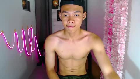 Mark online show from May 9, 4:24 pm