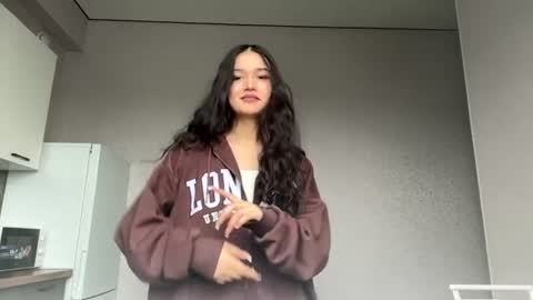 Mia online show from July 3, 5:12 am