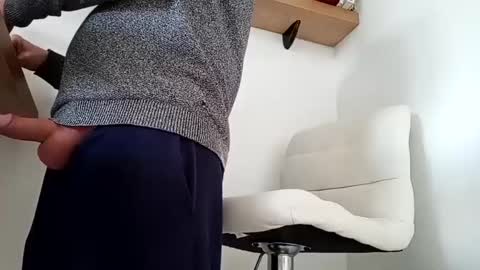 freddo2200 online show from December 2, 9:09 am