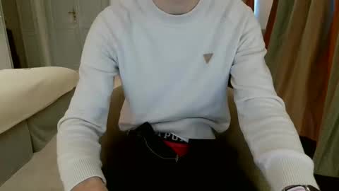 Snapshot of french_666999 chatting on February 10, 10:20 am French 666999 online show from February 10, 10:20 am