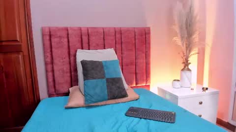 Freya Cameron online show from June 19, 12:55 pm