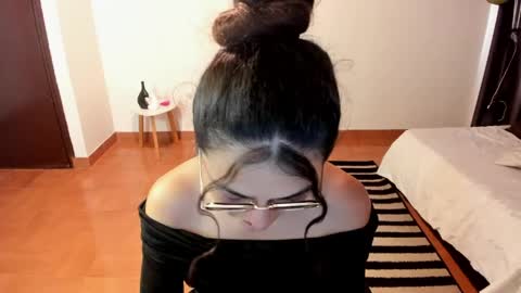 freyarouge online show from April 29, 6:13 pm