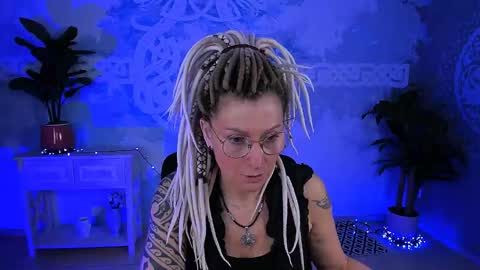 Frida Tander online show from May 2, 5:13 am