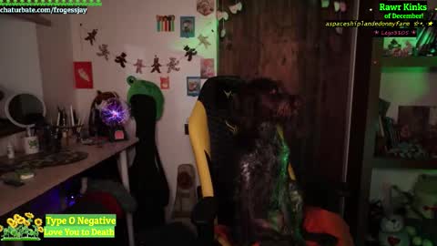   Jaywise Frogfoot  online show from December 13, 10:38 pm