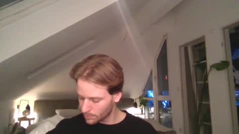 frozenyoga online show from December 3, 9:17 pm