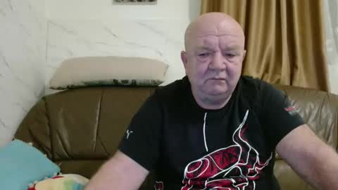 fullballs6 online show from March 2, 3:44 am