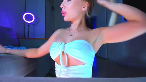 Just yours blondi 3 online show from September 28, 11:14 pm