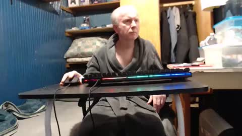 Snapshot of furosz chatting on October 15, 4:52 pm furosz online show from October 15, 4:52 pm