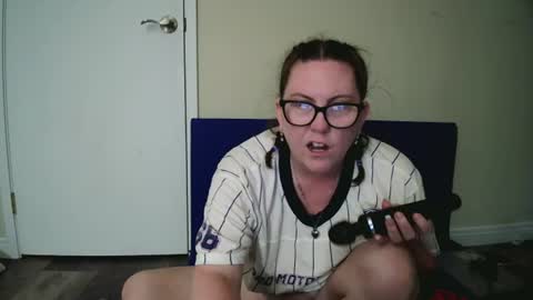 fuzzypeaches87 online show from July 9, 9:19 pm