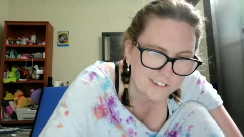 fuzzypeaches87 online show from June 27, 12:05 am