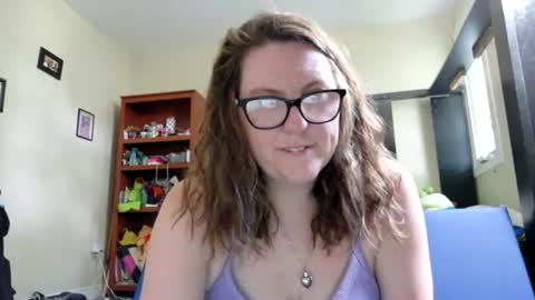 fuzzypeaches87 online show from June 27, 2:56 pm
