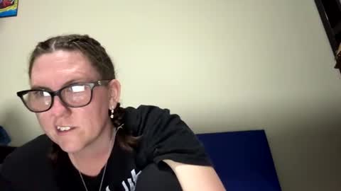 fuzzypeaches87 online show from July 31, 2:12 am