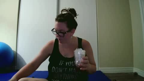 fuzzypeaches87 online show from July 5, 12:36 am