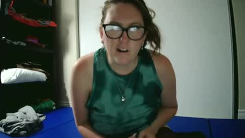 fuzzypeaches87 online show from June 17, 2:27 am