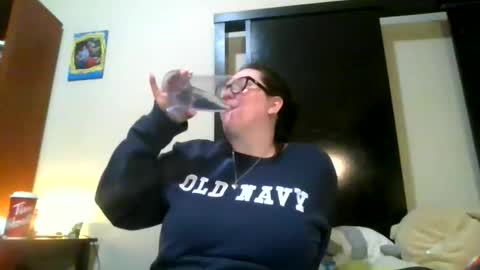 fuzzypeaches87 online show from February 15, 12:57 am