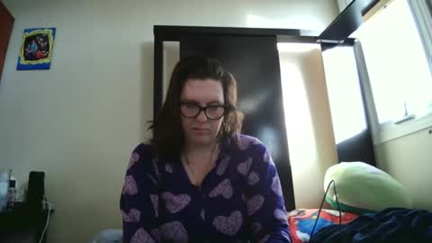 fuzzypeaches87 online show from April 22, 12:12 pm