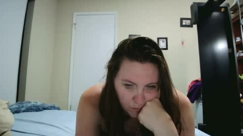 fuzzypeaches87 online show from July 26, 2:31 am