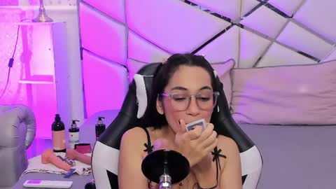 gabbieskinny online show from June 14, 3:52 am