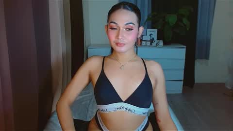 gabriela_deluxe online show from March 7, 3:39 am