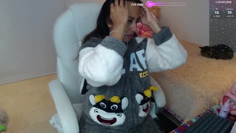 Snapshot of gabriela_morales01 chatting on December 20, 10:49 am .  online show from December 20, 10:49 am