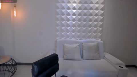 Gabriella Lee online show from July 26, 11:41 am