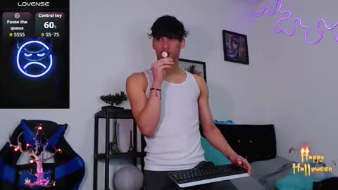 gael_jones online show from October 27, 5:40 am