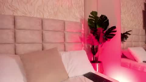 gaia_stonne online show from June 10, 1:32 pm