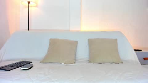 gal_stone_ online show from August 5, 12:18 am